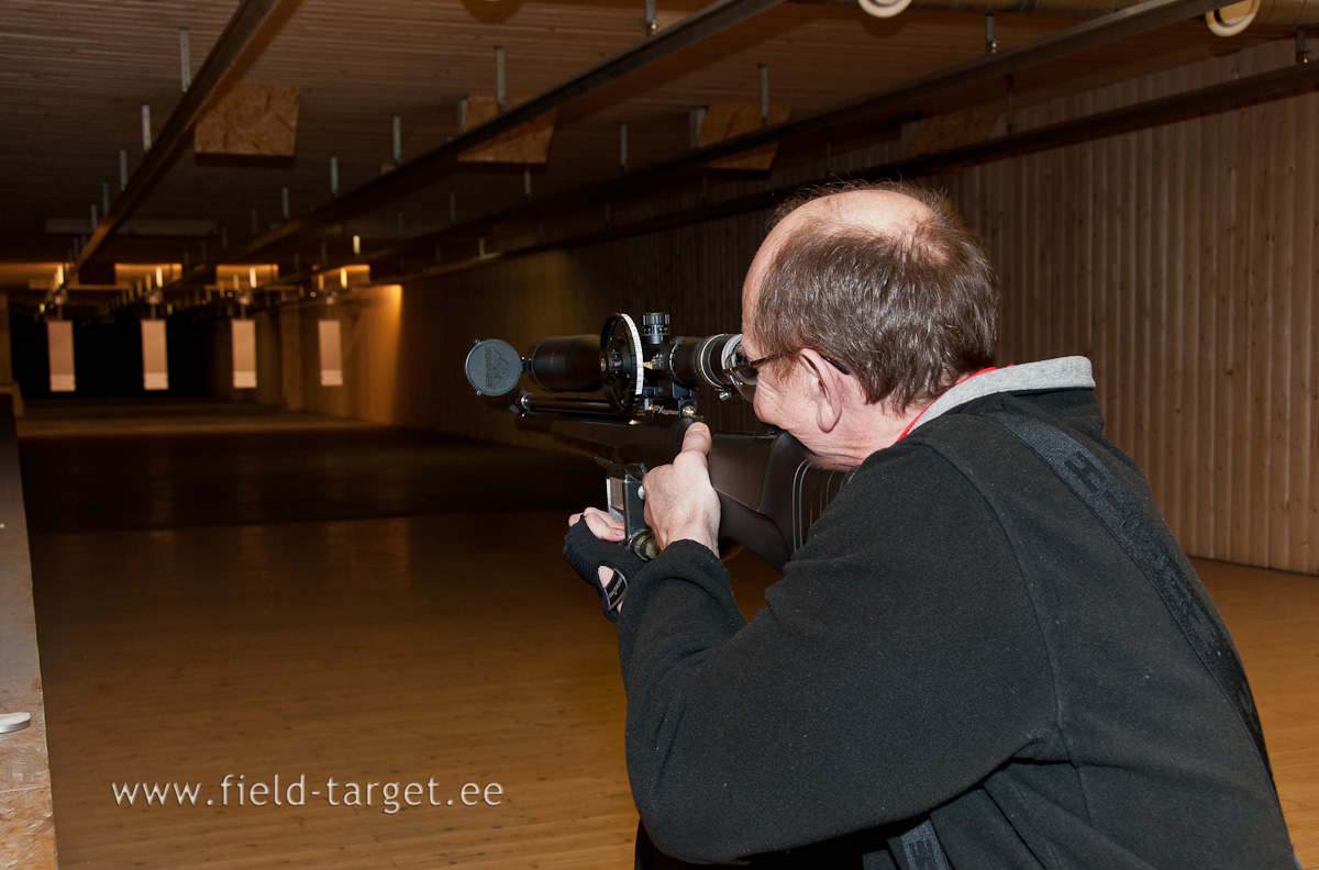 0075   Kalev votab asja samuti rahulikult, tulgu, mis tuleb. Vb peab see aasta  klassi vahetama hakkama..